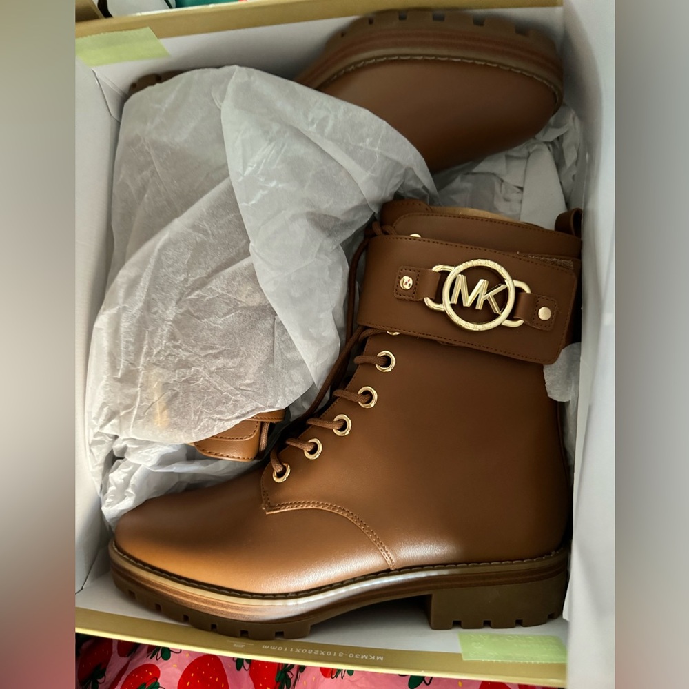 MK boots- SIZE 8- NWT